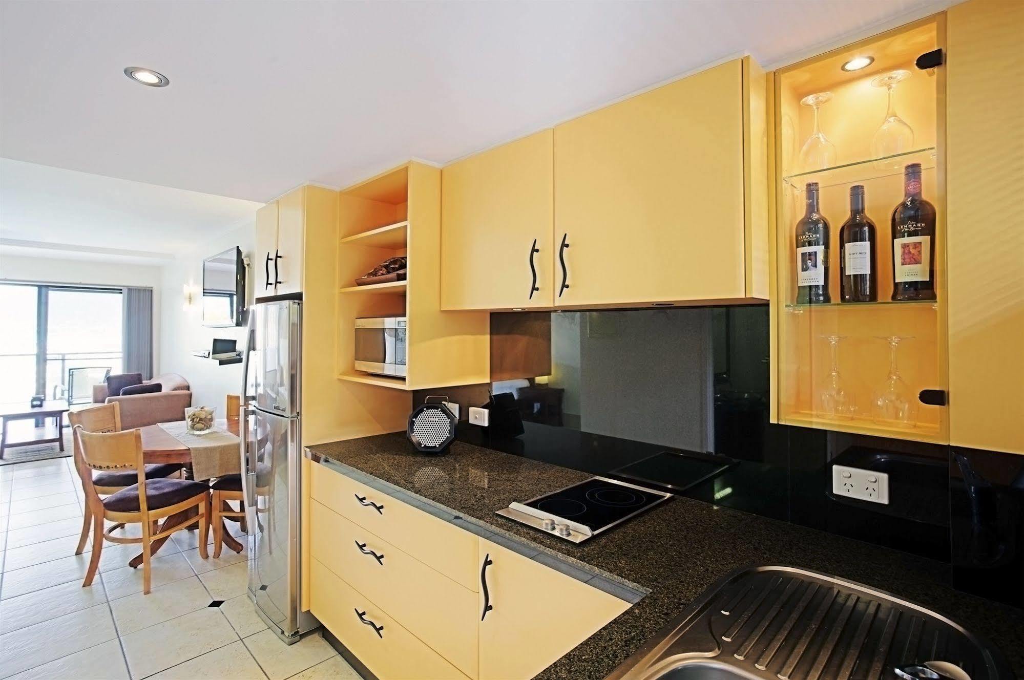 At Waterfront Whitsunday Retreat - Adults Only Aparthotel Airlie Beach Exterior photo