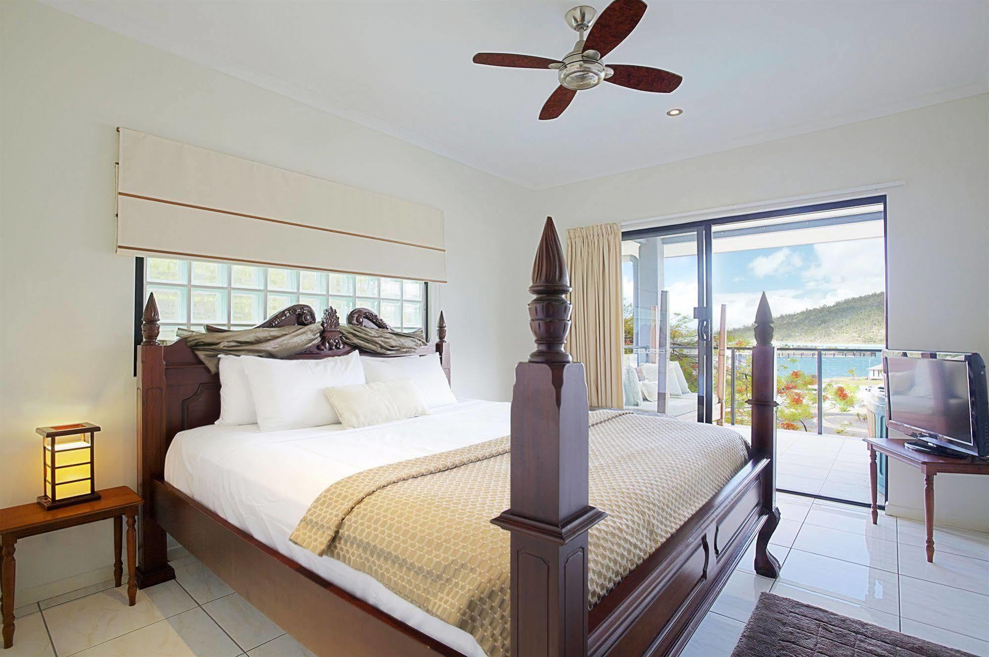 At Waterfront Whitsunday Retreat - Adults Only Aparthotel Airlie Beach Exterior photo